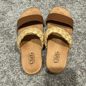 Cliffs size 7 sandals.